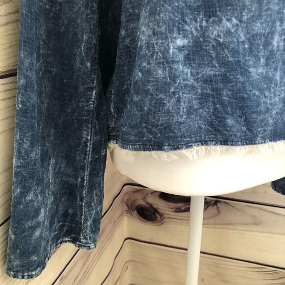 Anthropologie Cloth & Stone Denim Look Bell Sleeve Button Cutout Top Small - Picture 5 of 9